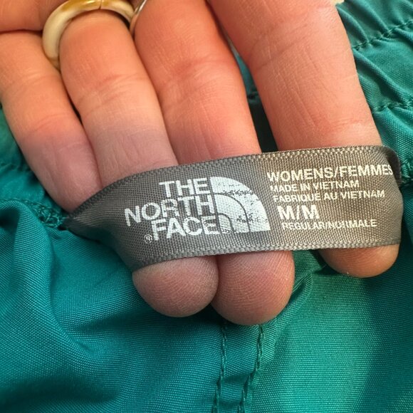 North Face hiking shorts - Picture 2 of 2